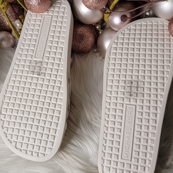 MICHAEL KORS WOMEN'S SLIDES Size8 Brand new - Picture 7 of 7